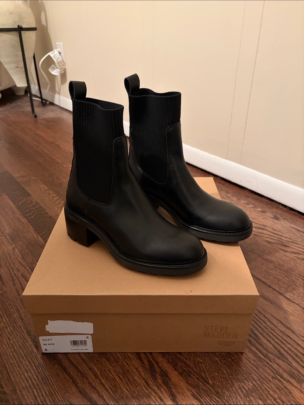 Steve Madden Kiley Bootie Size 6